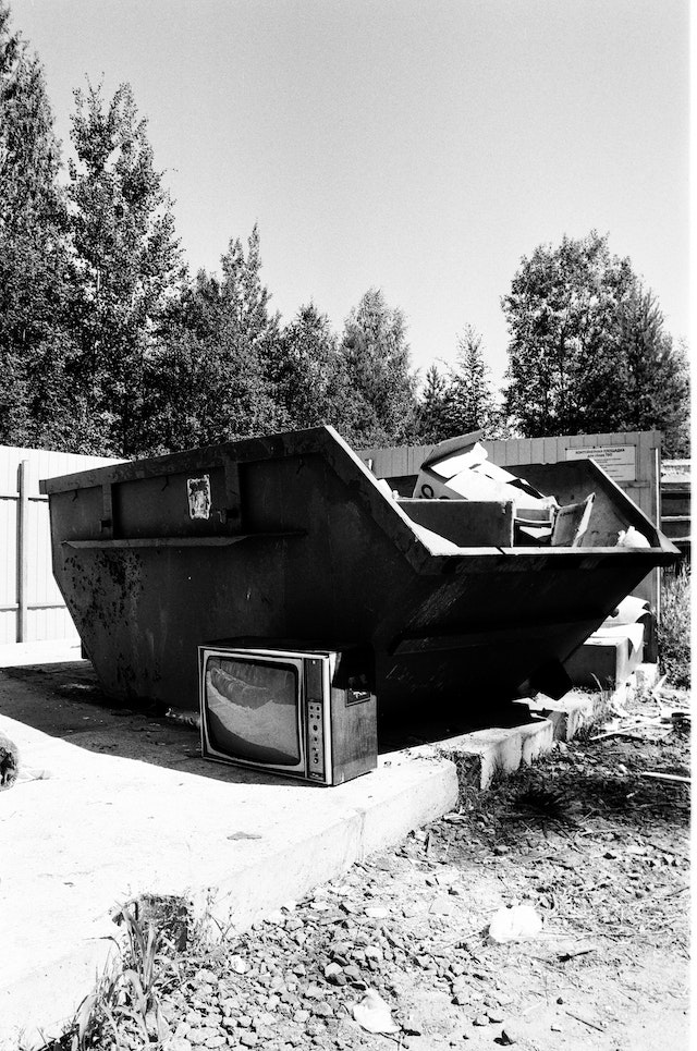 Black and white dumpster picture; full and ready to be emptied